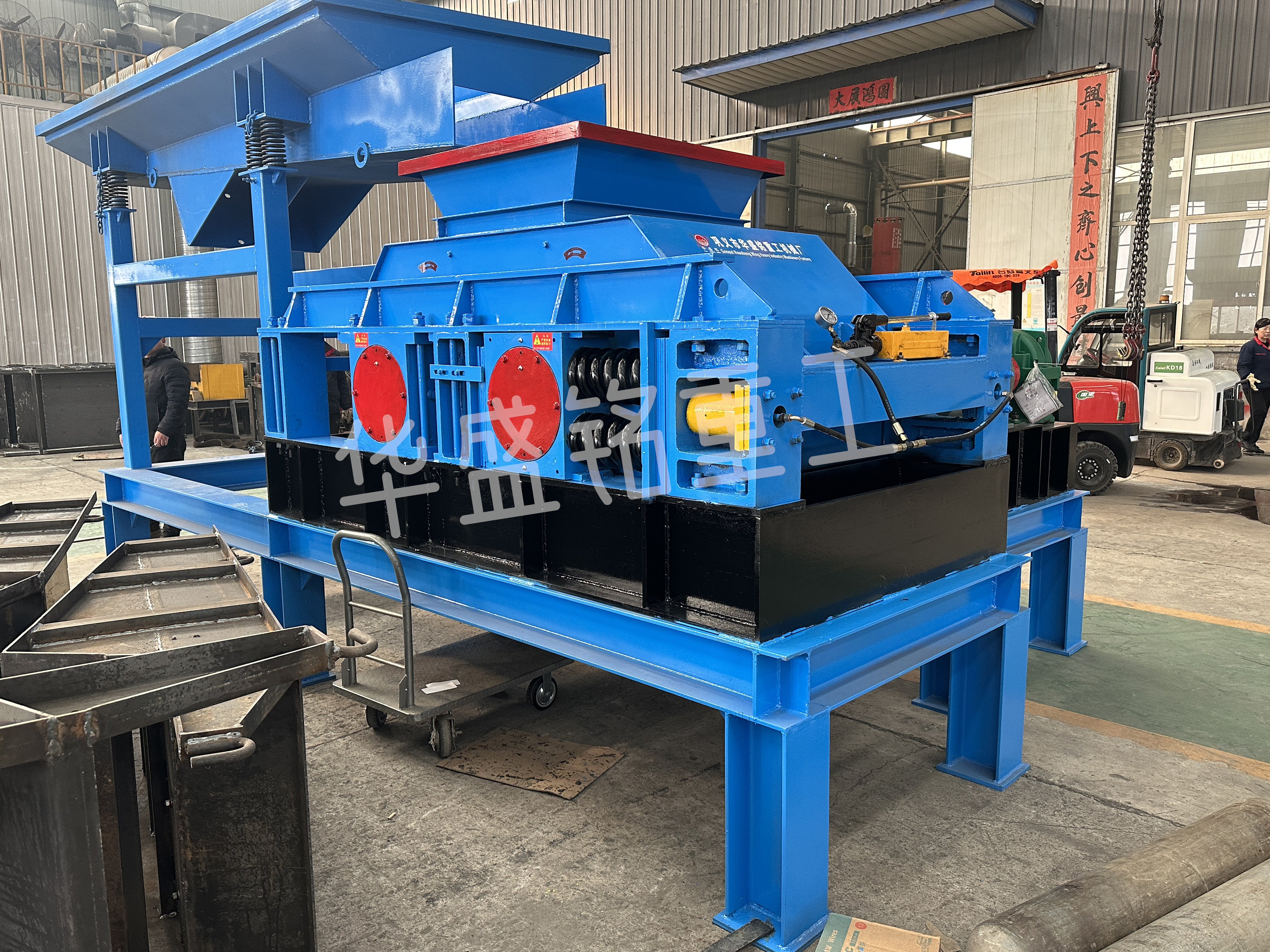 瀝青再生料破碎篩分機,再生料破碎機廠家報價,瀝青再生料破碎生產線全套設備